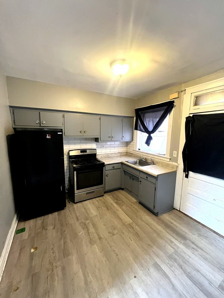 351 W 120th St #1 - Photo 4 of 5