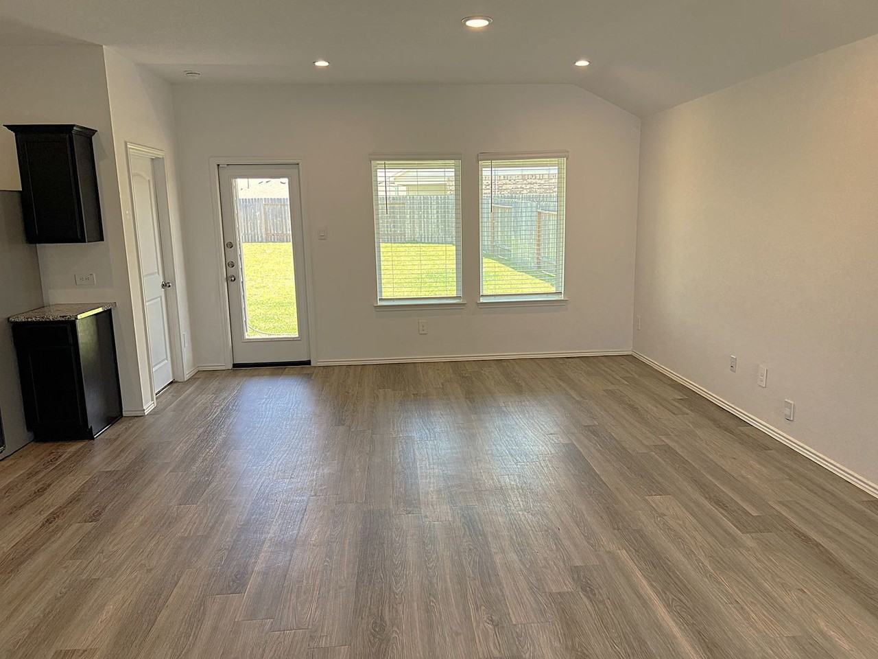 15019 Ashton Meadows Dr - Photo 4 of 31