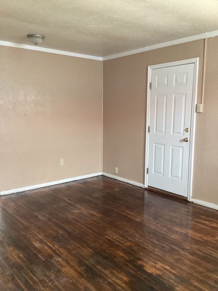 1005 E Brazos St - Photo 3 of 16