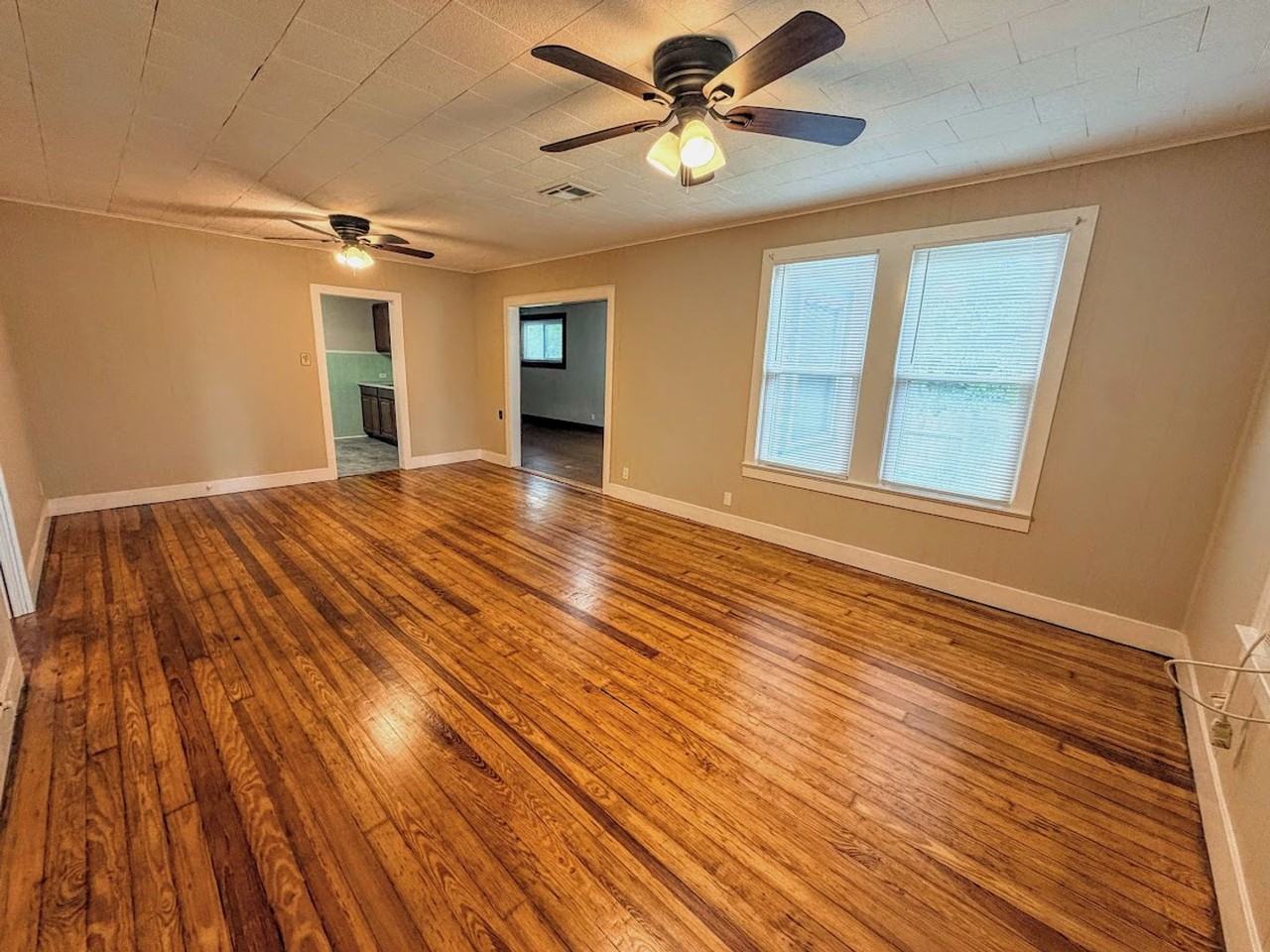 907 Mill St - Photo 3 of 24