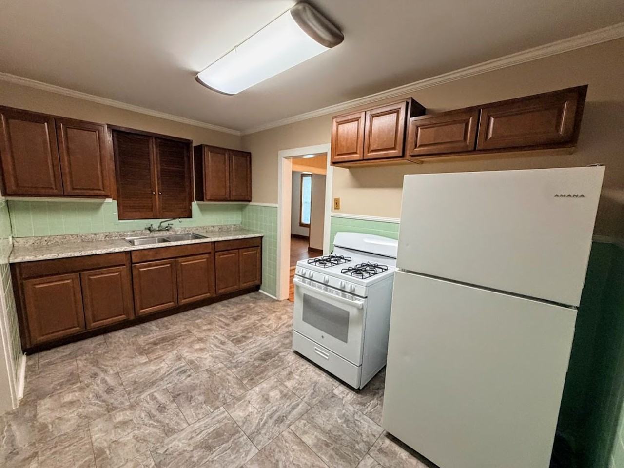 907 Mill St - Photo 6 of 24