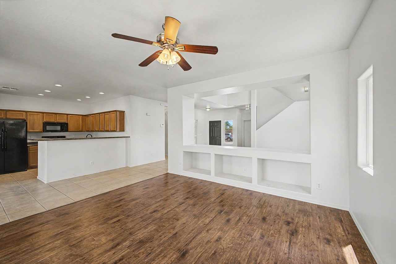 542 E Bartlett Way - Photo 6 of 26