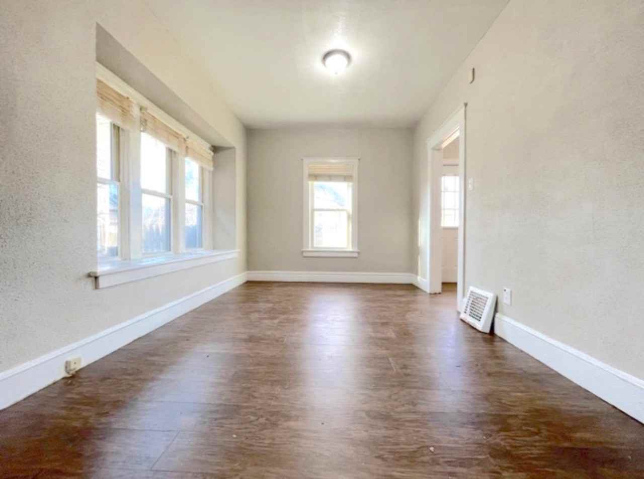 532 Carlton St - Photo 5 of 10