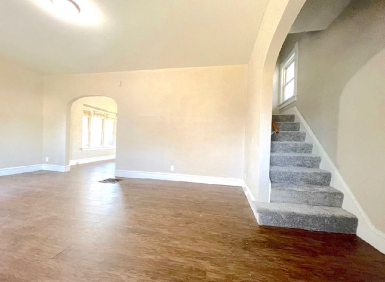 532 Carlton St - Photo 7 of 10