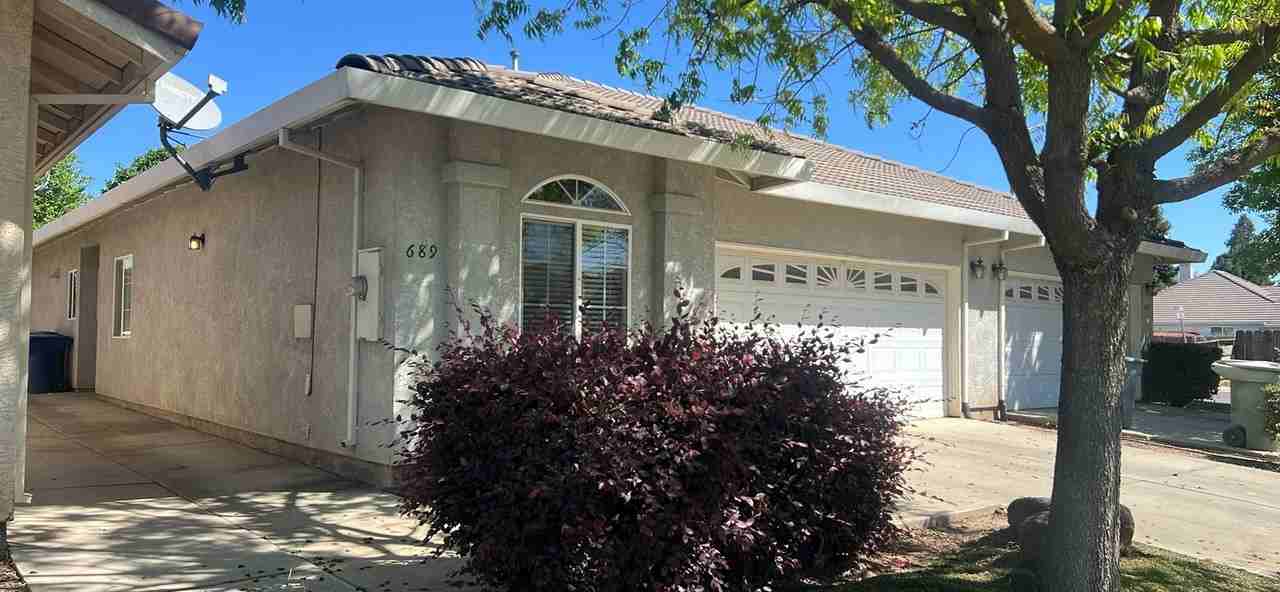 689 Gateway Cir - Photo 2 of 9