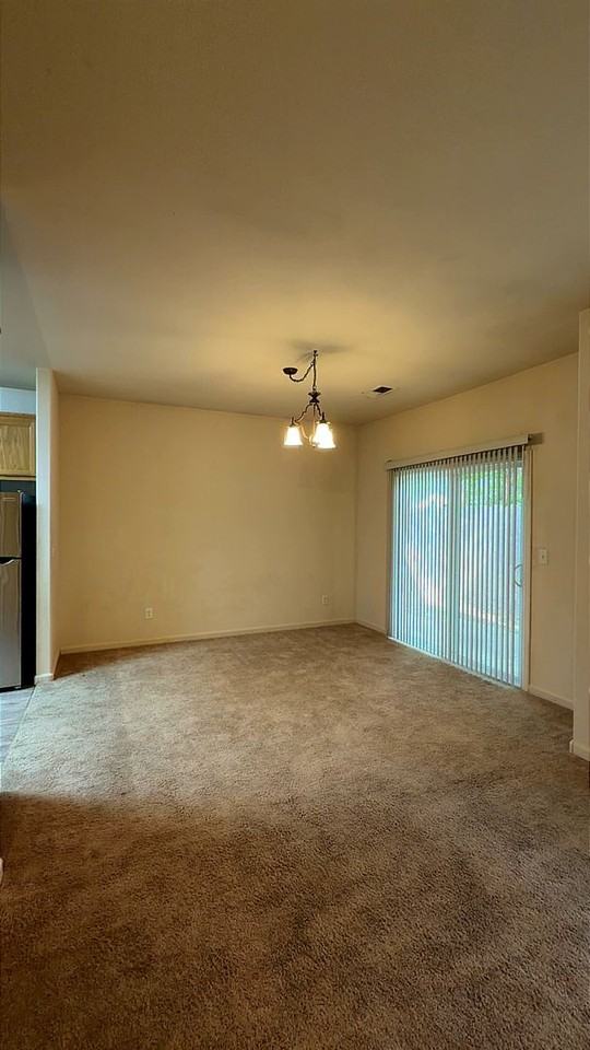 689 Gateway Cir - Photo 4 of 9