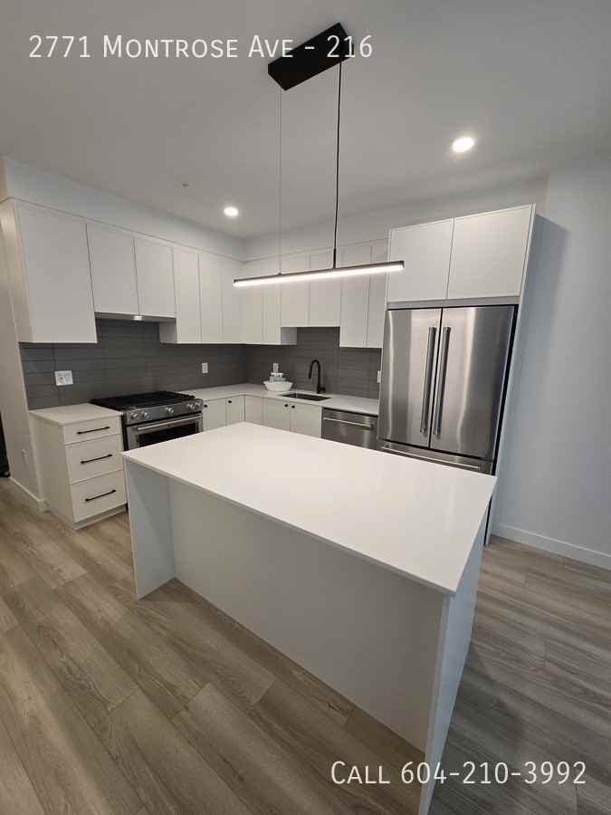 2771 Montrose Ave #216