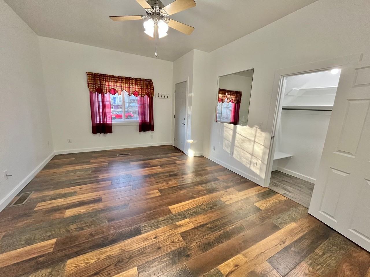 616 S Duluth Ave #1 - Photo 5 of 21