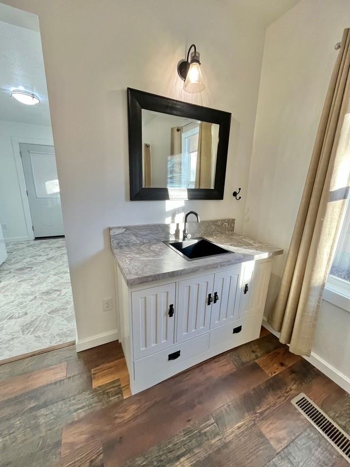 616 S Duluth Ave #1 - Photo 6 of 21