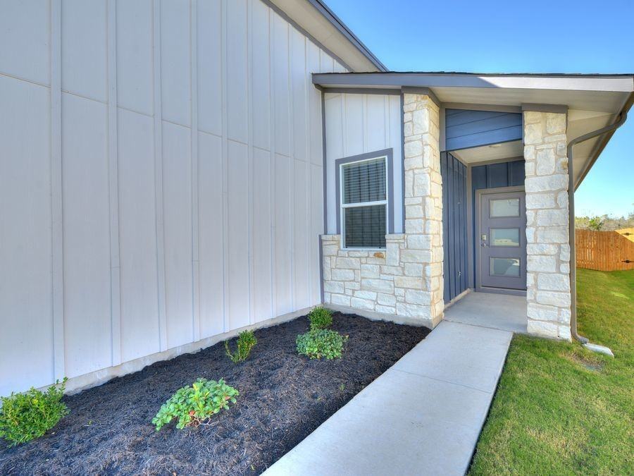 7512 Daves Landing Dr - Photo 2 of 21