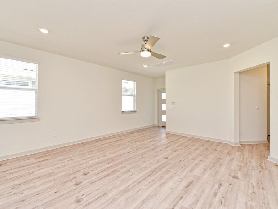 7512 Daves Landing Dr - Photo 3 of 21