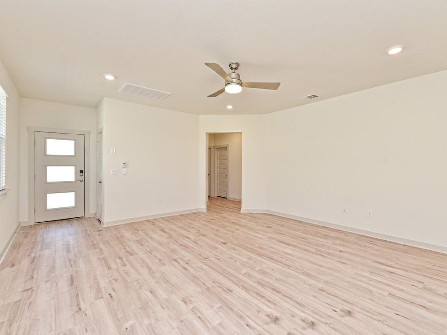7512 Daves Landing Dr - Photo 6 of 21