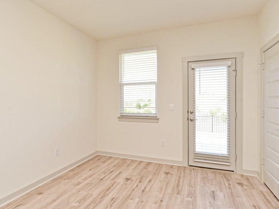 7512 Daves Landing Dr - Photo 7 of 21