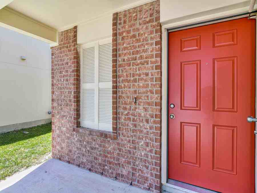 1172 Shadow Creek Blvd - Photo 3 of 20