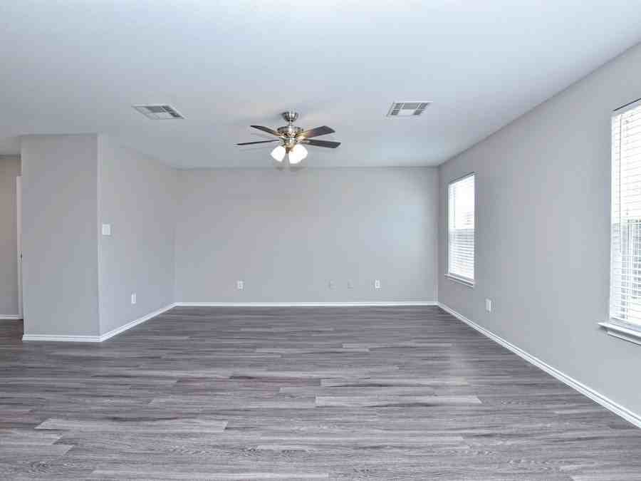 1172 Shadow Creek Blvd - Photo 4 of 20