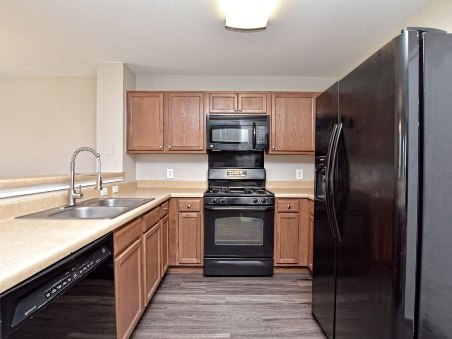 1172 Shadow Creek Blvd - Photo 6 of 20