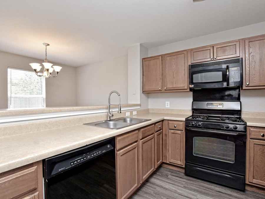 1172 Shadow Creek Blvd - Photo 7 of 20