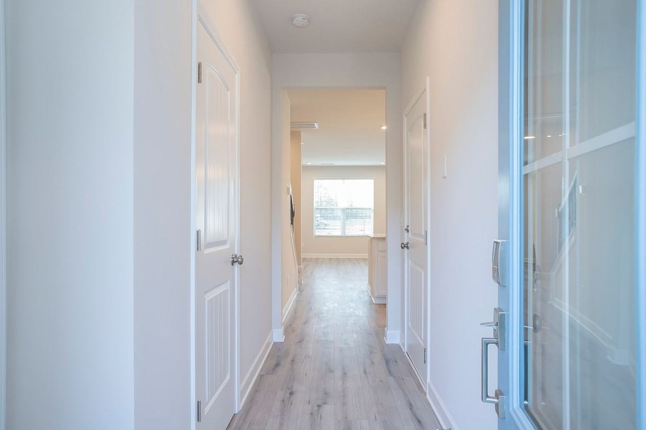 2031 Sperling Dr - Photo 4 of 40