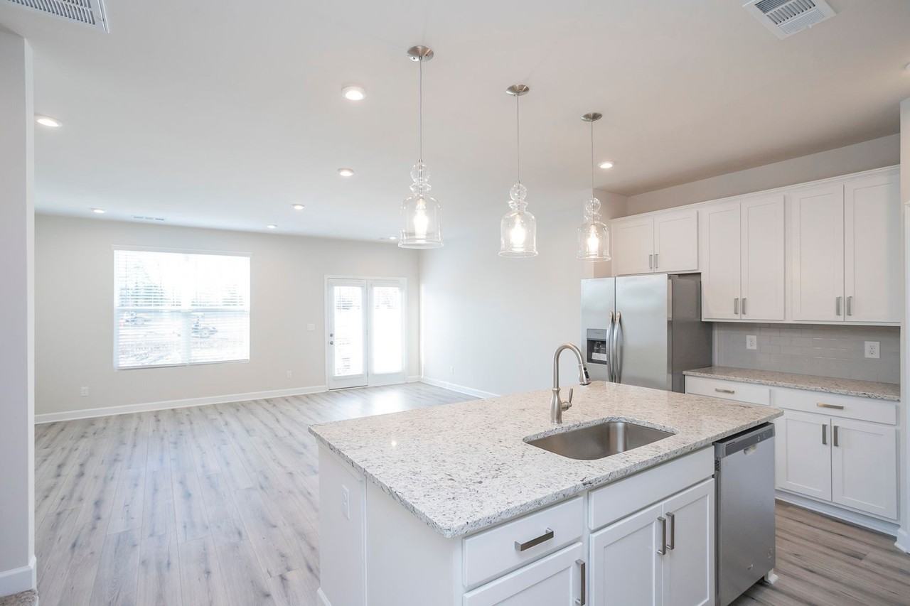 2031 Sperling Dr - Photo 5 of 40