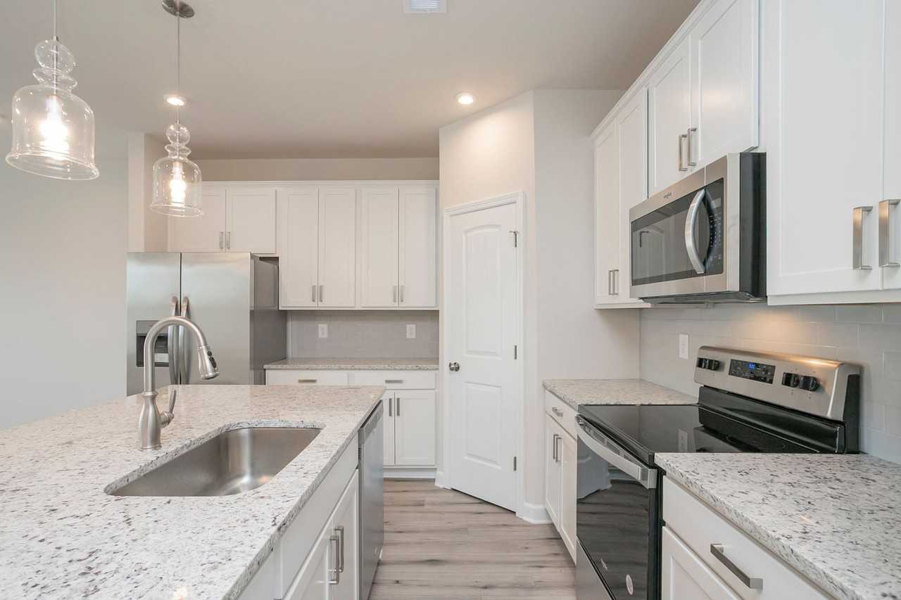 2031 Sperling Dr - Photo 6 of 40