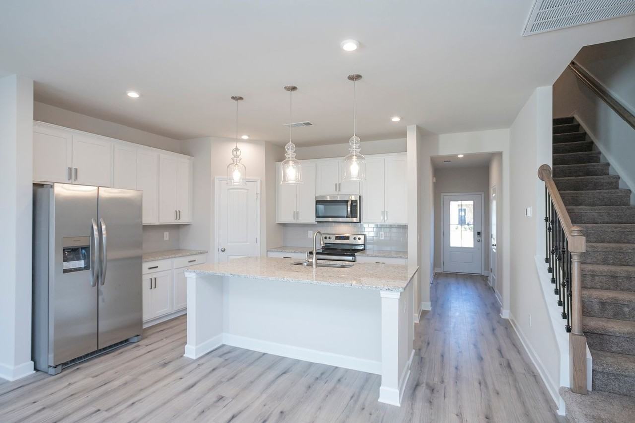 2031 Sperling Dr - Photo 7 of 40