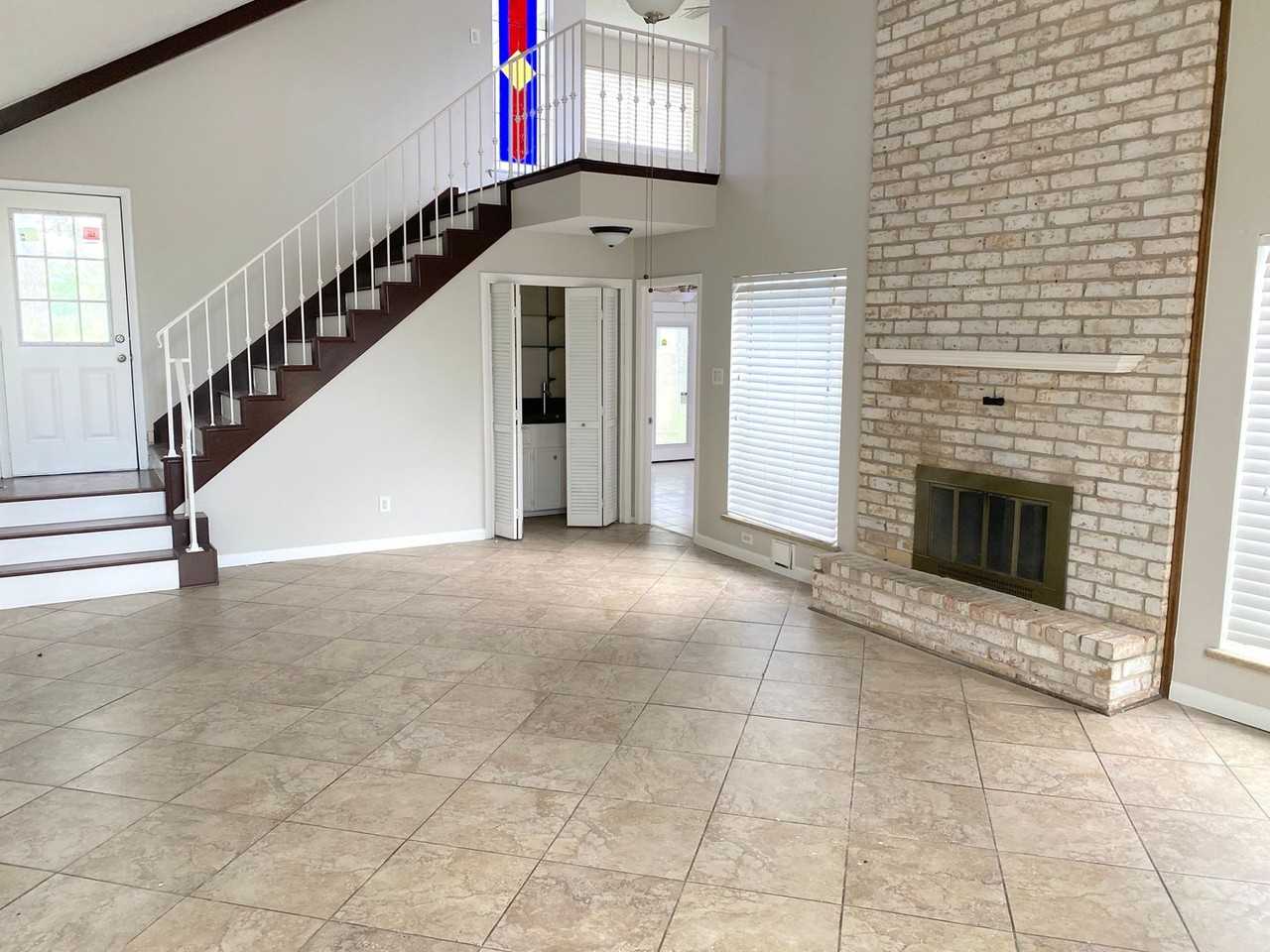 14934 Elmont Dr - Photo 2 of 7