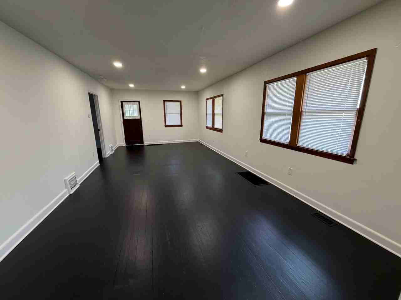 1112 Vine St - Photo 2 of 11