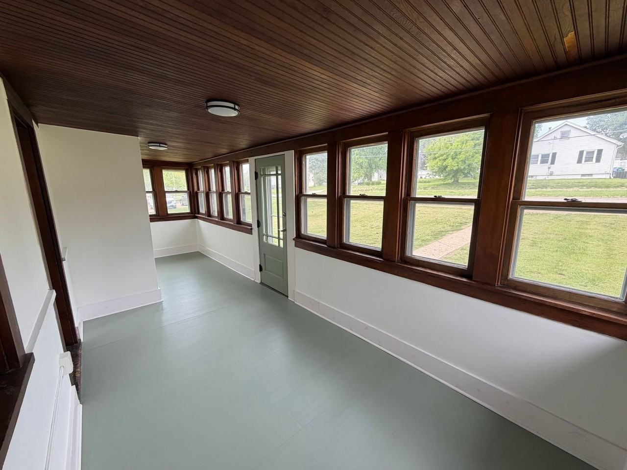 1112 Vine St - Photo 3 of 11