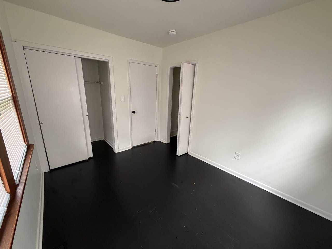 1112 Vine St - Photo 6 of 11
