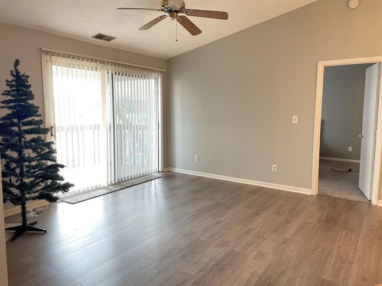 148 Mallard Glen Dr - Photo 2 of 16