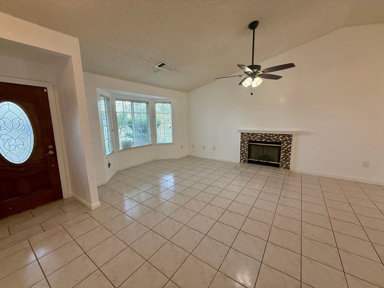 2108 Chaparral Dr - Photo 3 of 12