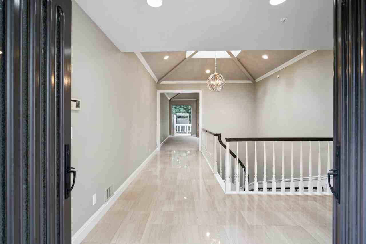 651 Manresa Ln - Photo 4 of 42