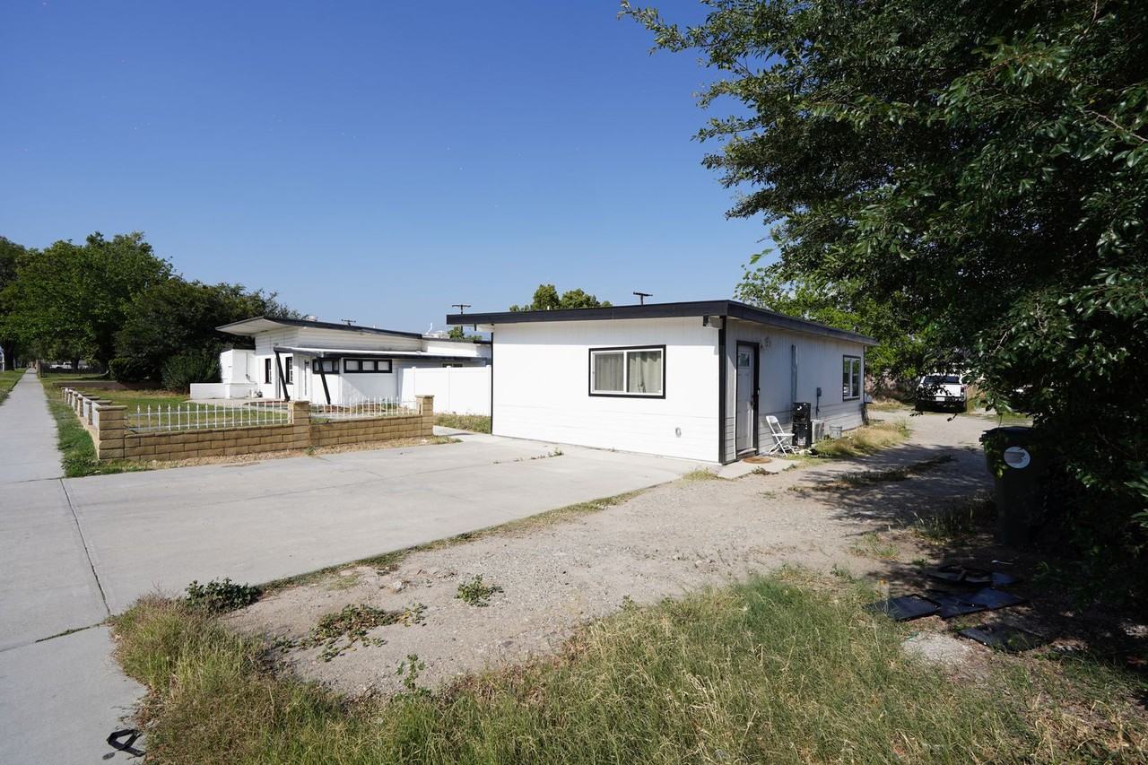 1443 N Riverside Ave - Photo 4 of 35