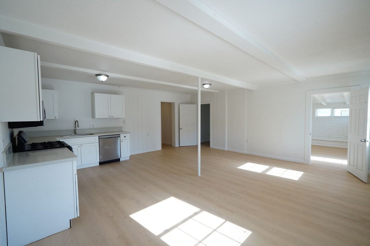 1443 N Riverside Ave - Photo 7 of 35