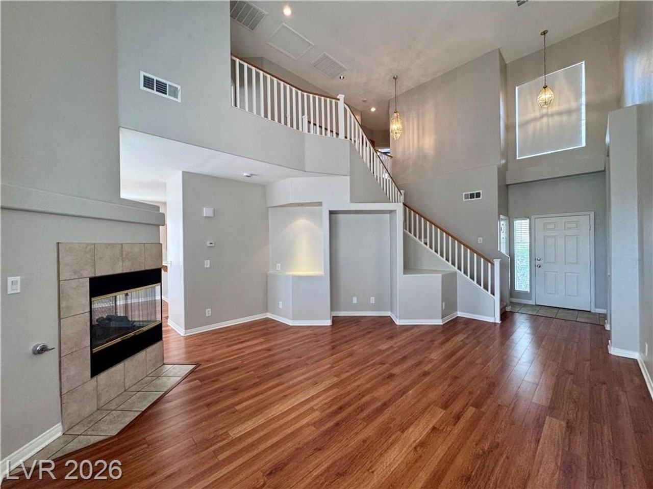 1720 Warrenville St - Photo 3 of 35
