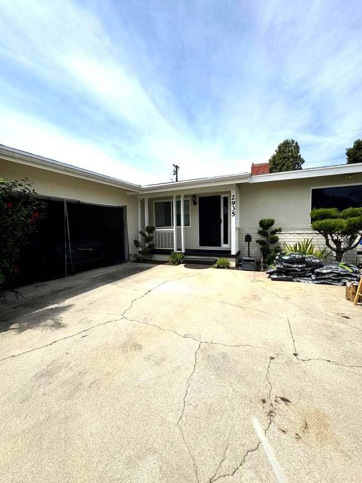 2935 Gayridge St - Photo 4 of 34