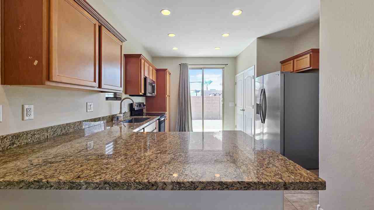 10353 W Monterosa Ave - Photo 5 of 30