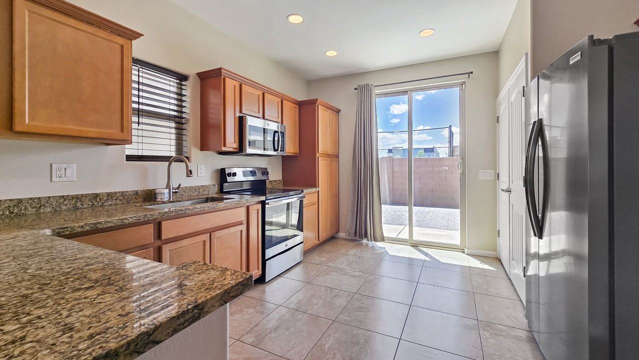 10353 W Monterosa Ave - Photo 6 of 30