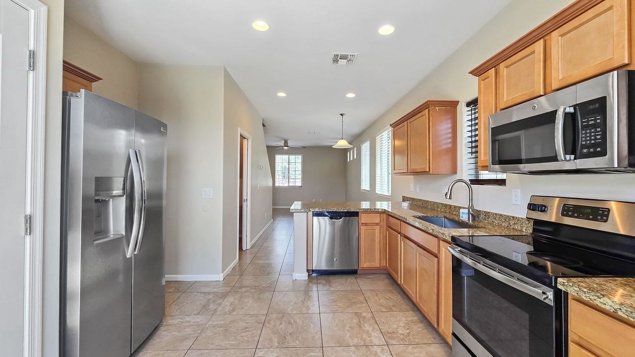 10353 W Monterosa Ave - Photo 7 of 30