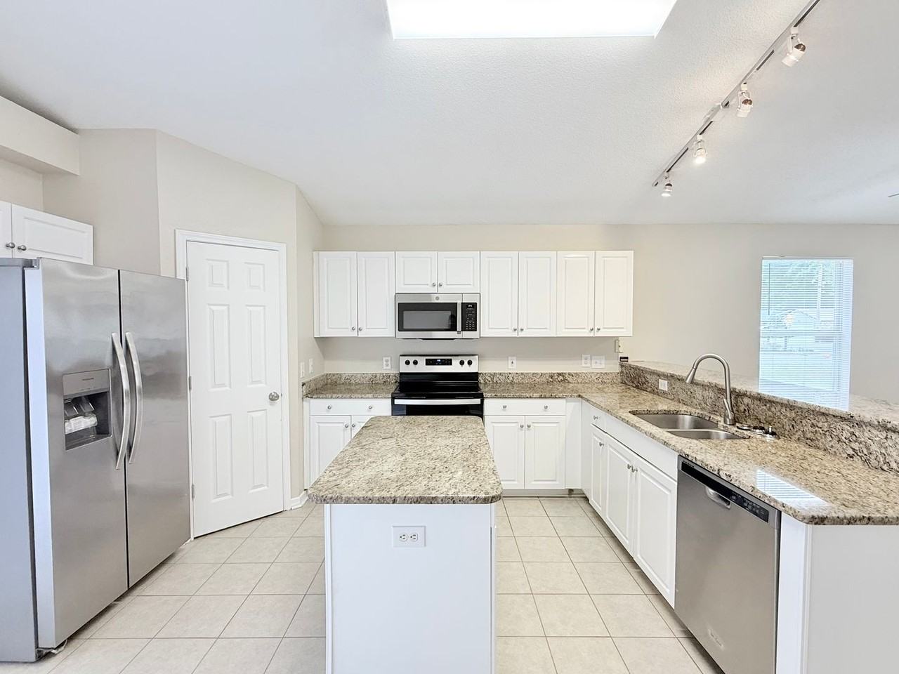 4530 Chantilly Way - Photo 5 of 14