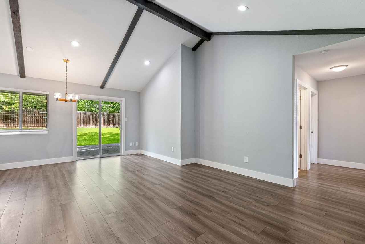 6208 Parliament Dr - Photo 3 of 18