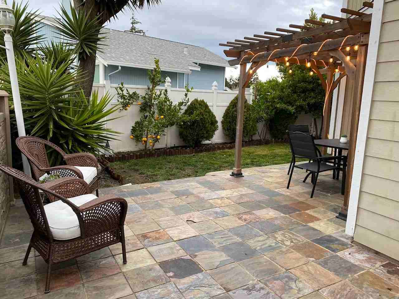 265 Voyager Dr - Photo 2 of 9