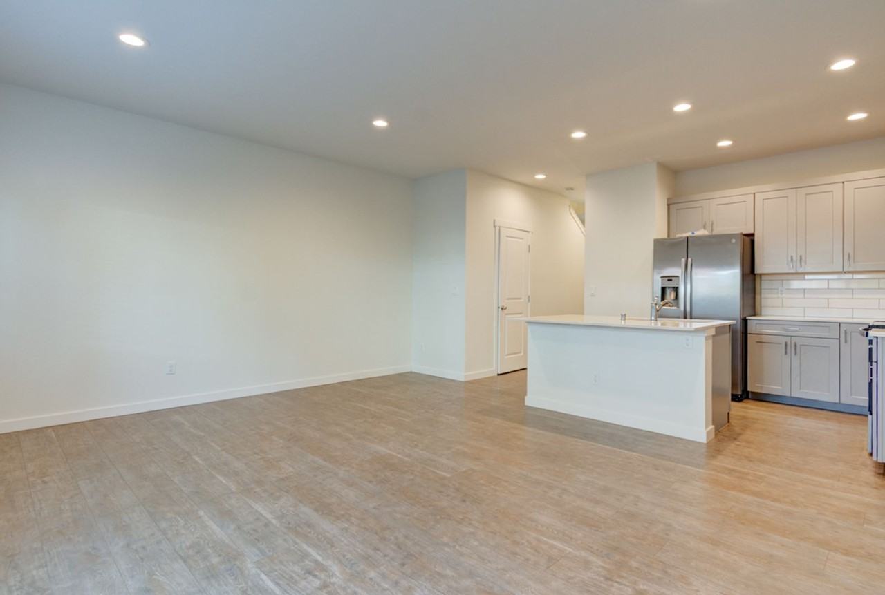 563 Ne Kettle St Apt A2 - Photo 4 of 21