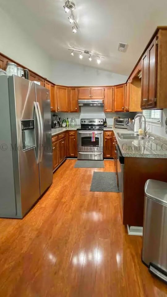 1932 Jenkins Rd - Photo 3 of 11
