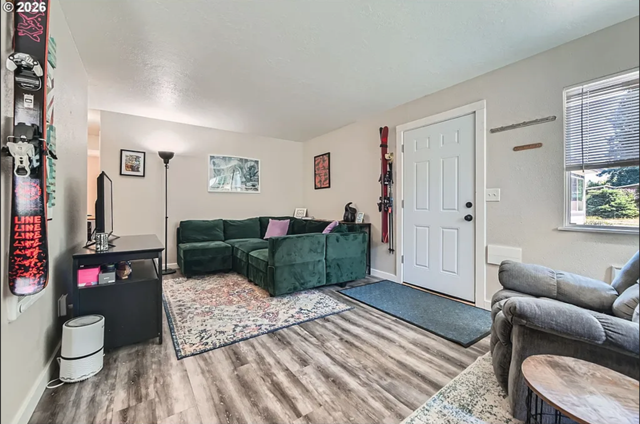 1643 Ne 74th Ave - Photo 3 of 35