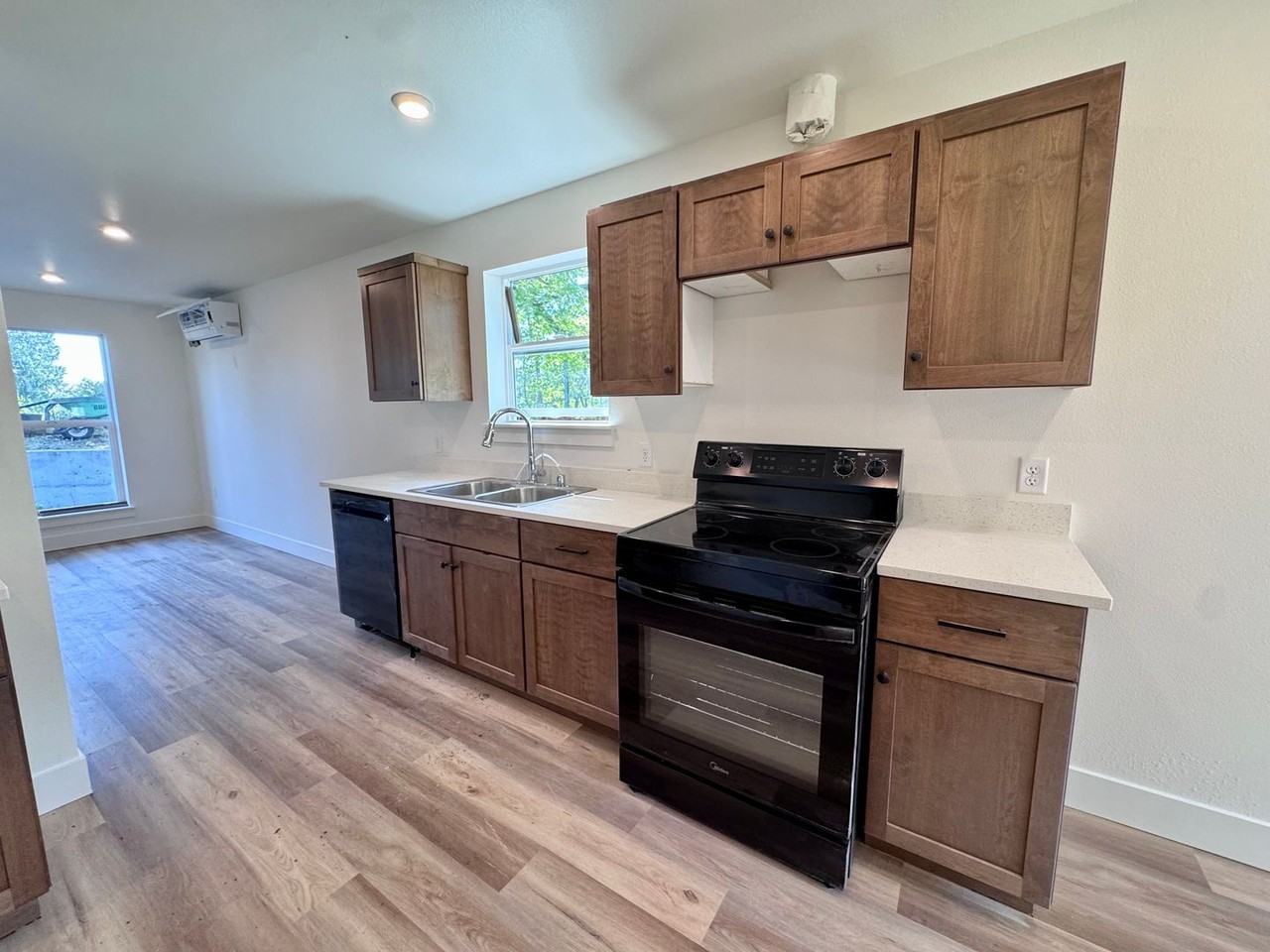 BRAND NEW, BEAUTIFUL TOWNHOMES! 2 & 3 BEDRM UNITS AVAILABLE - Photo 6 of 50