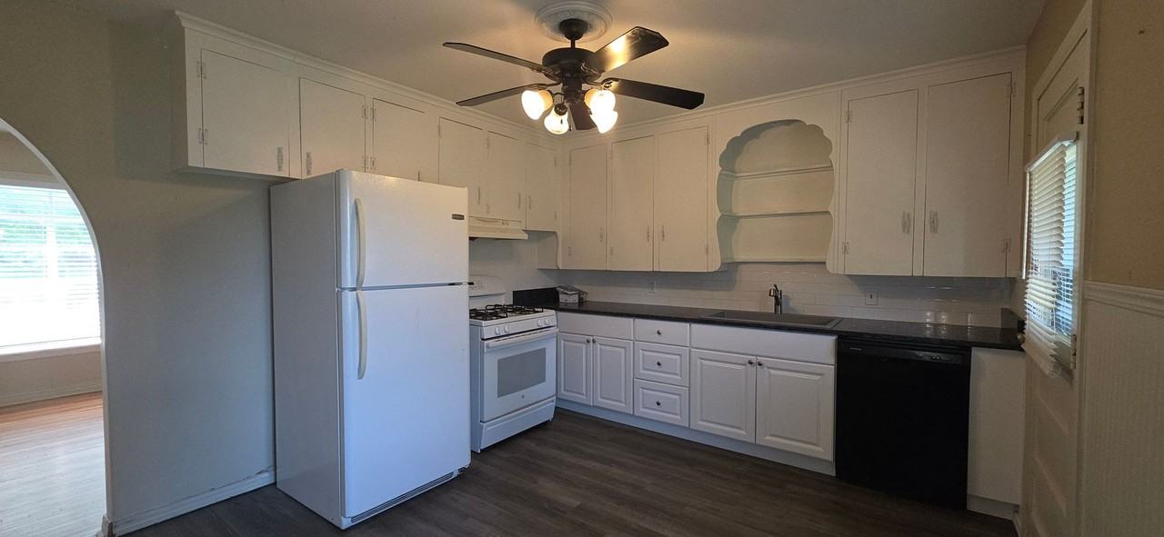 2626 S Cincinnati Ave - Photo 5 of 15