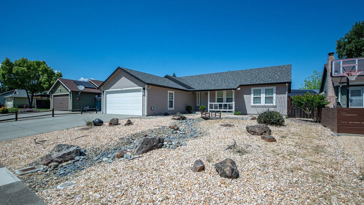 245 Christine Dr - Photo 4 of 41