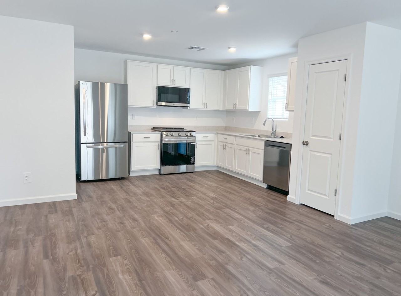 564 Crossbar Ln - Photo 2 of 21
