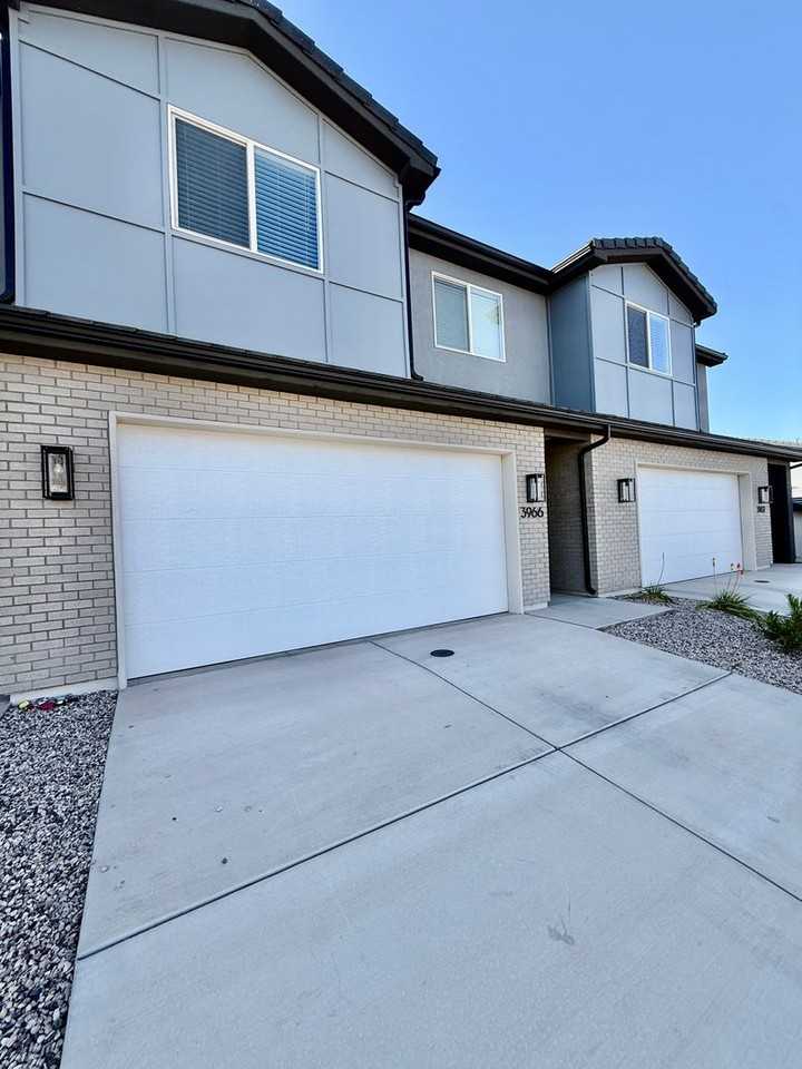 3966 E Razor Dr